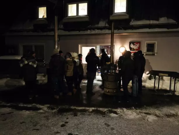Christbäume in Flammen