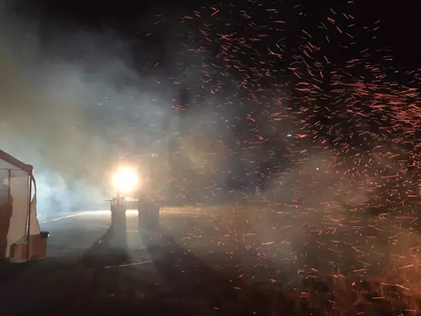 Lagerfeuer aus Christbäumen